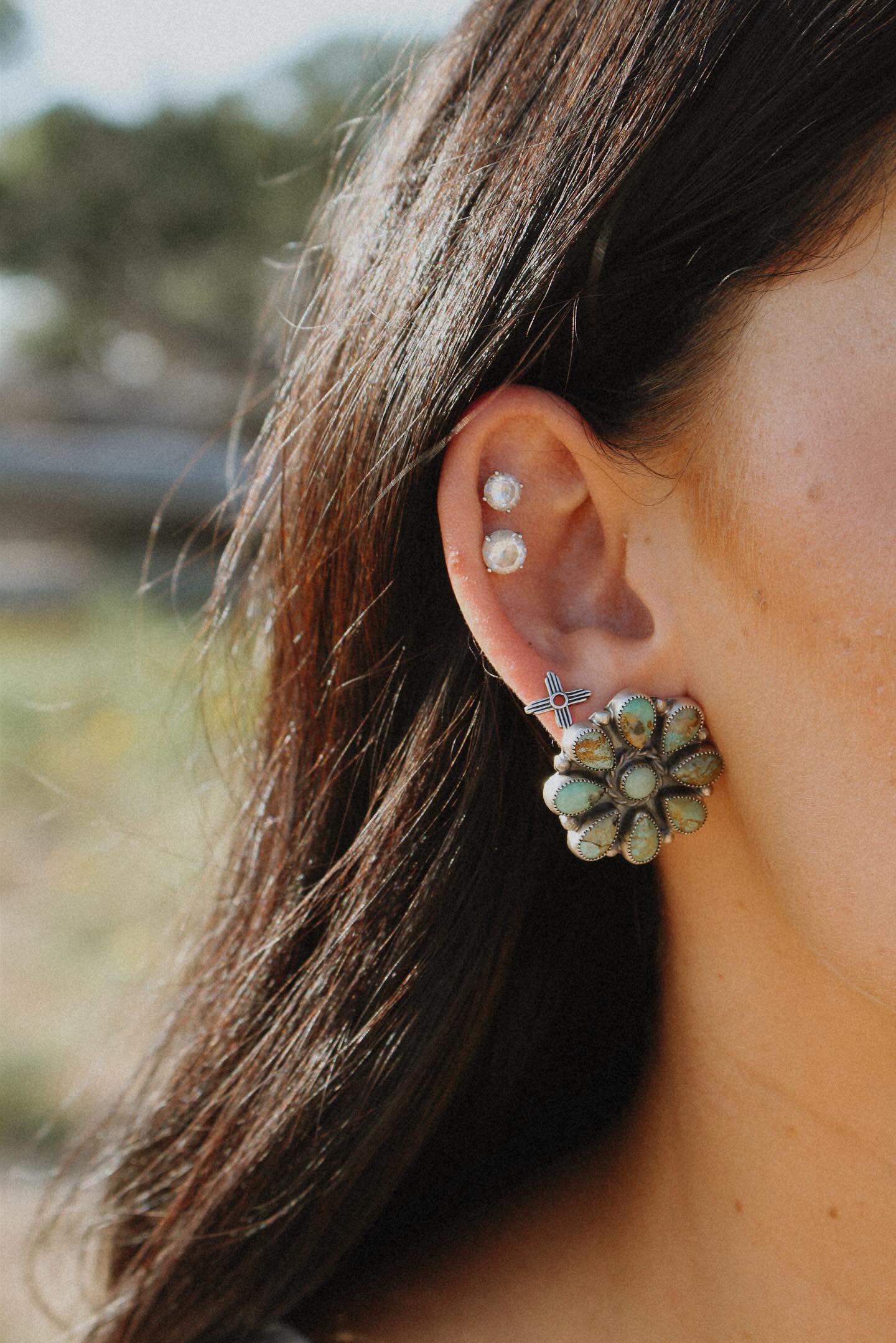 Navajo Handmade Kingman Turquoise & Sterling Silver Cluster Post Earrings
