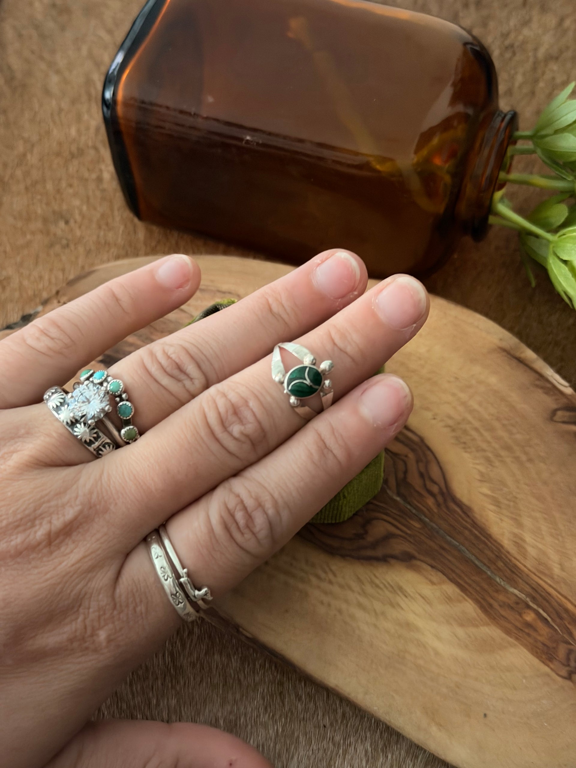 Zuni Made Malachite & Sterling Silver Inlay Turtle Ring Size 6.75