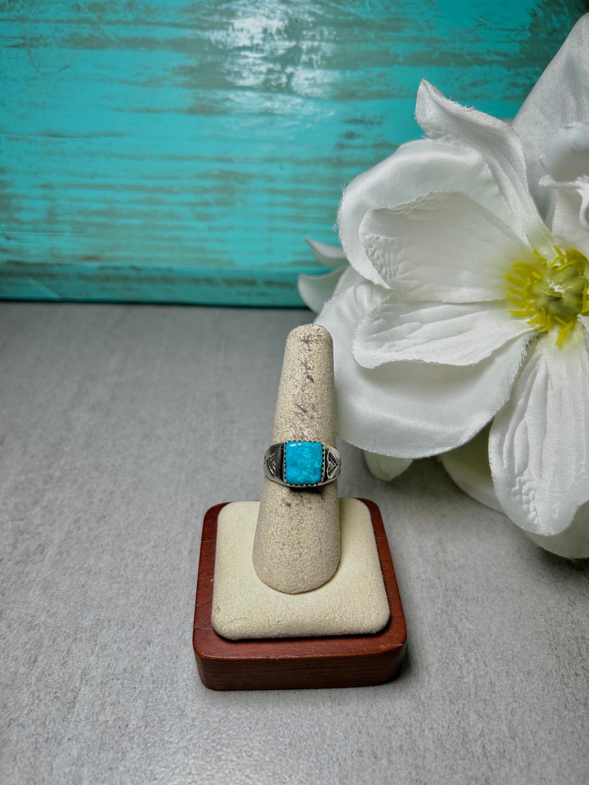 Navajo Made Kingman Turquoise & Sterling Silver Ring Size 7.75