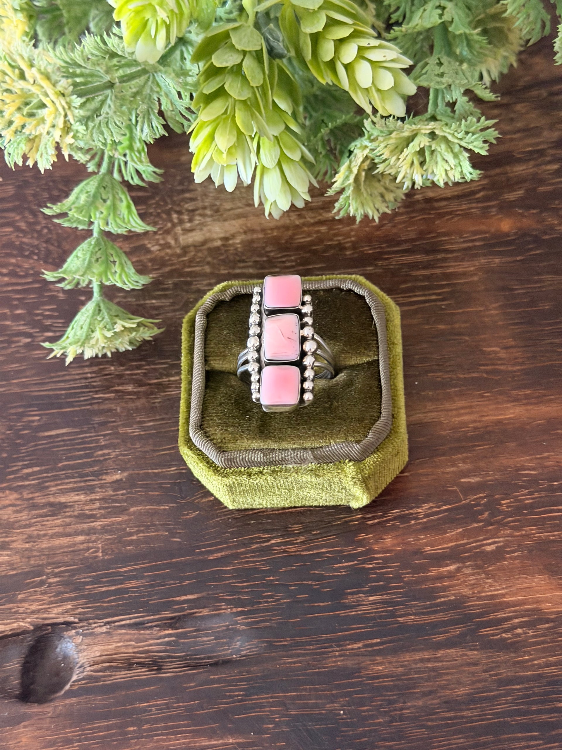Navajo Made Pink Conch & Sterling Silver Ring Size 9