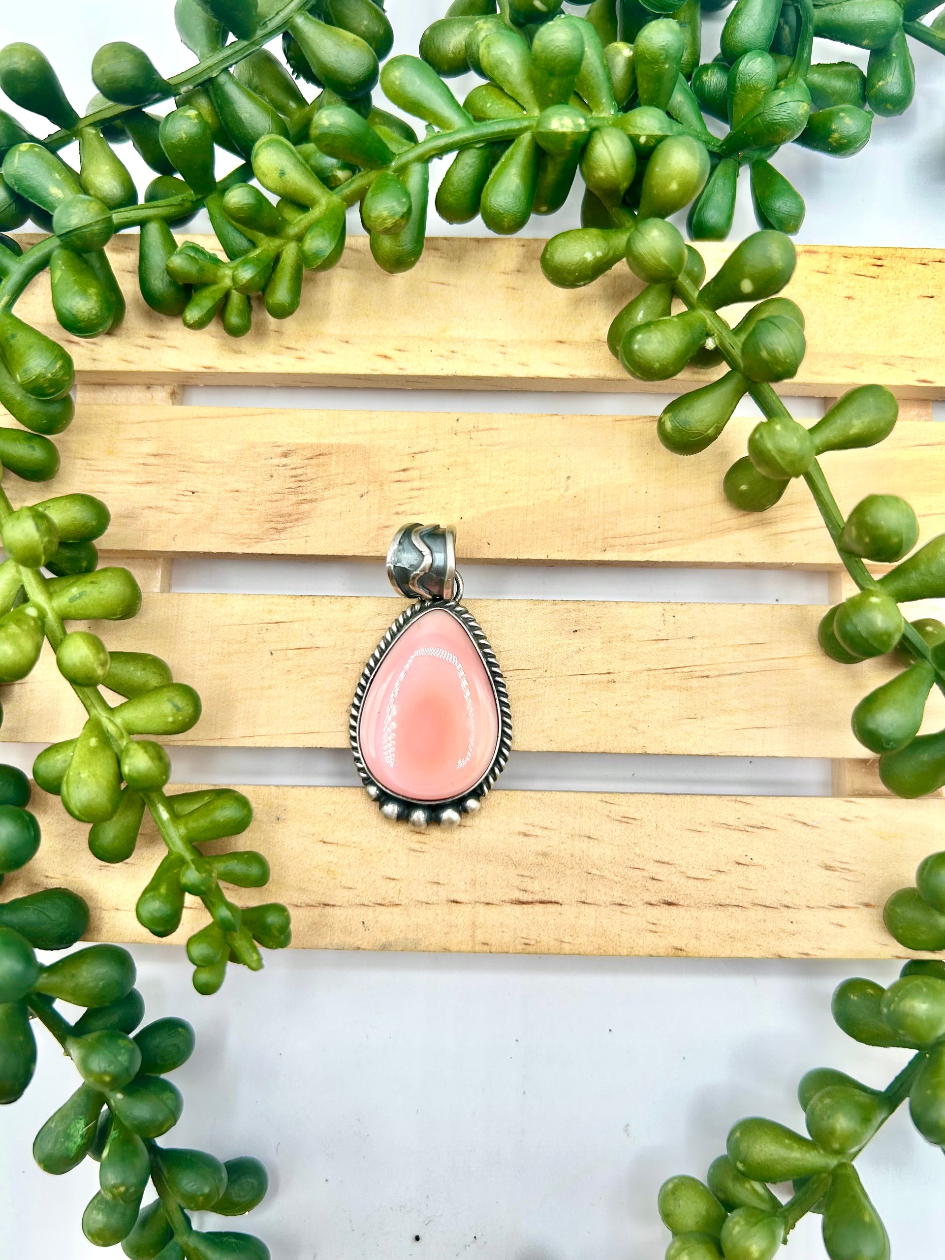 Jimson Balín Pink Conch & Sterling Silver Pendant