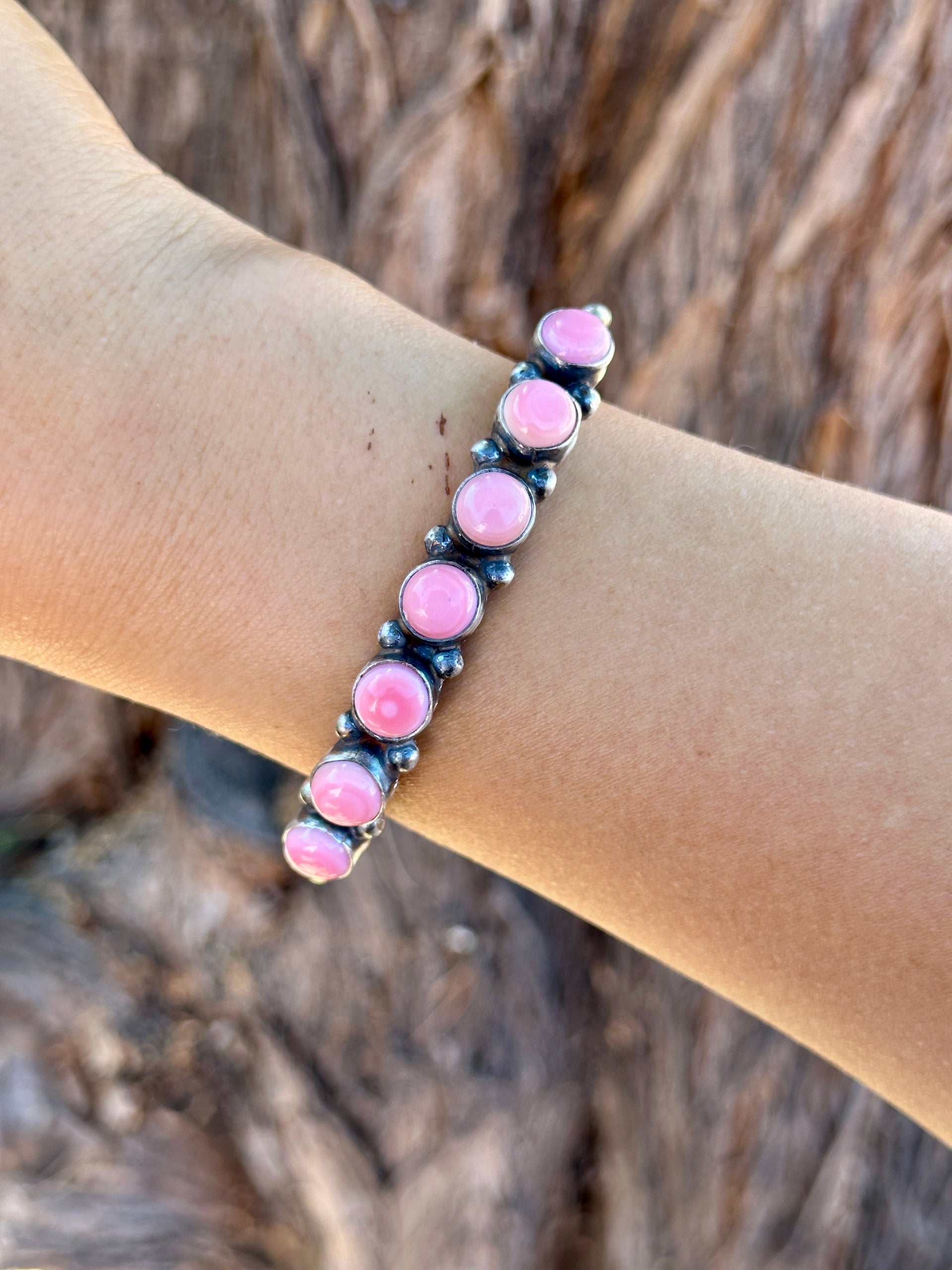 Fri Live Show - Pink conch cuff