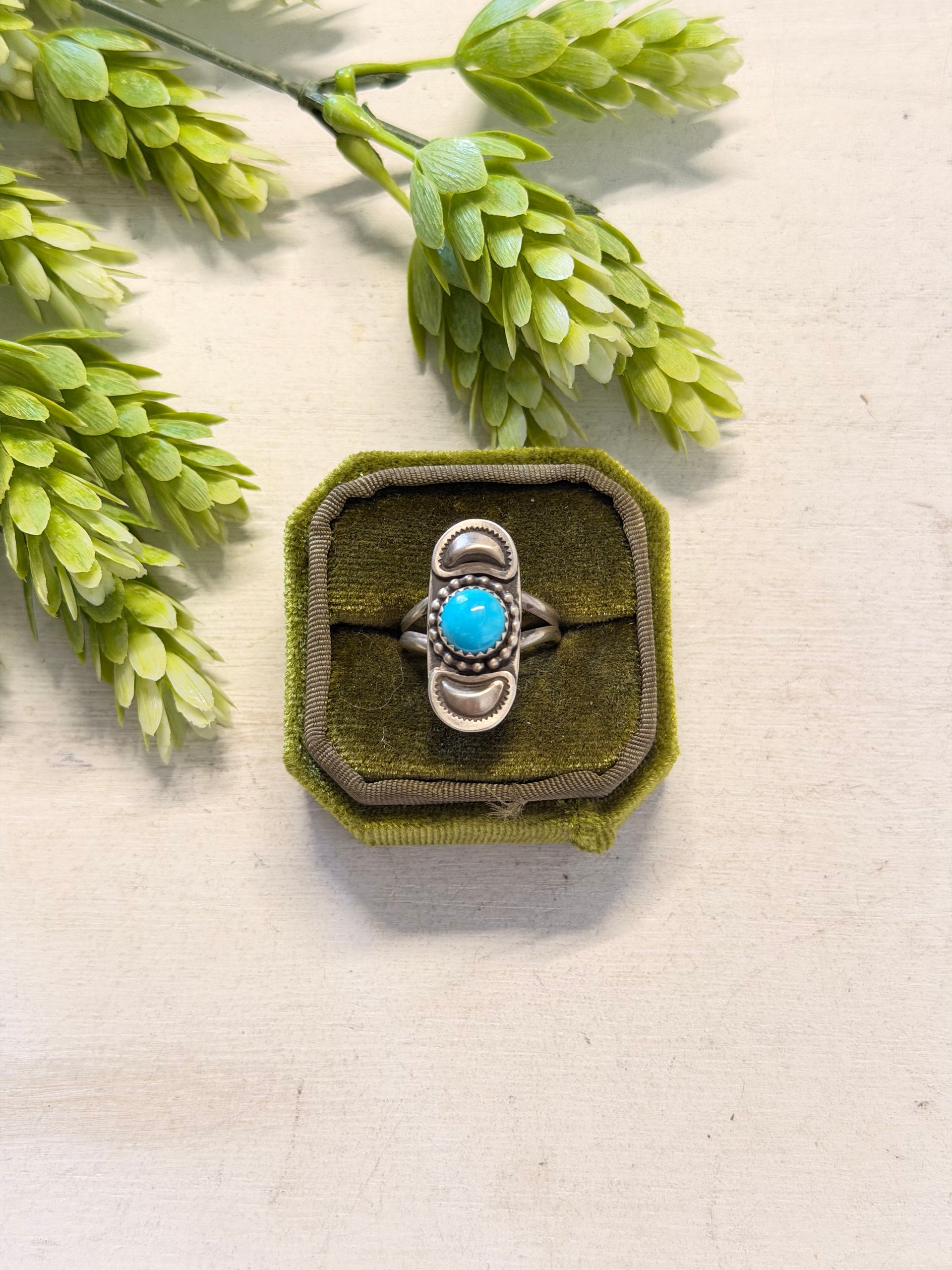 Navajo Made Kingman Turquoise & Sterling Silver Ring Size 8.25