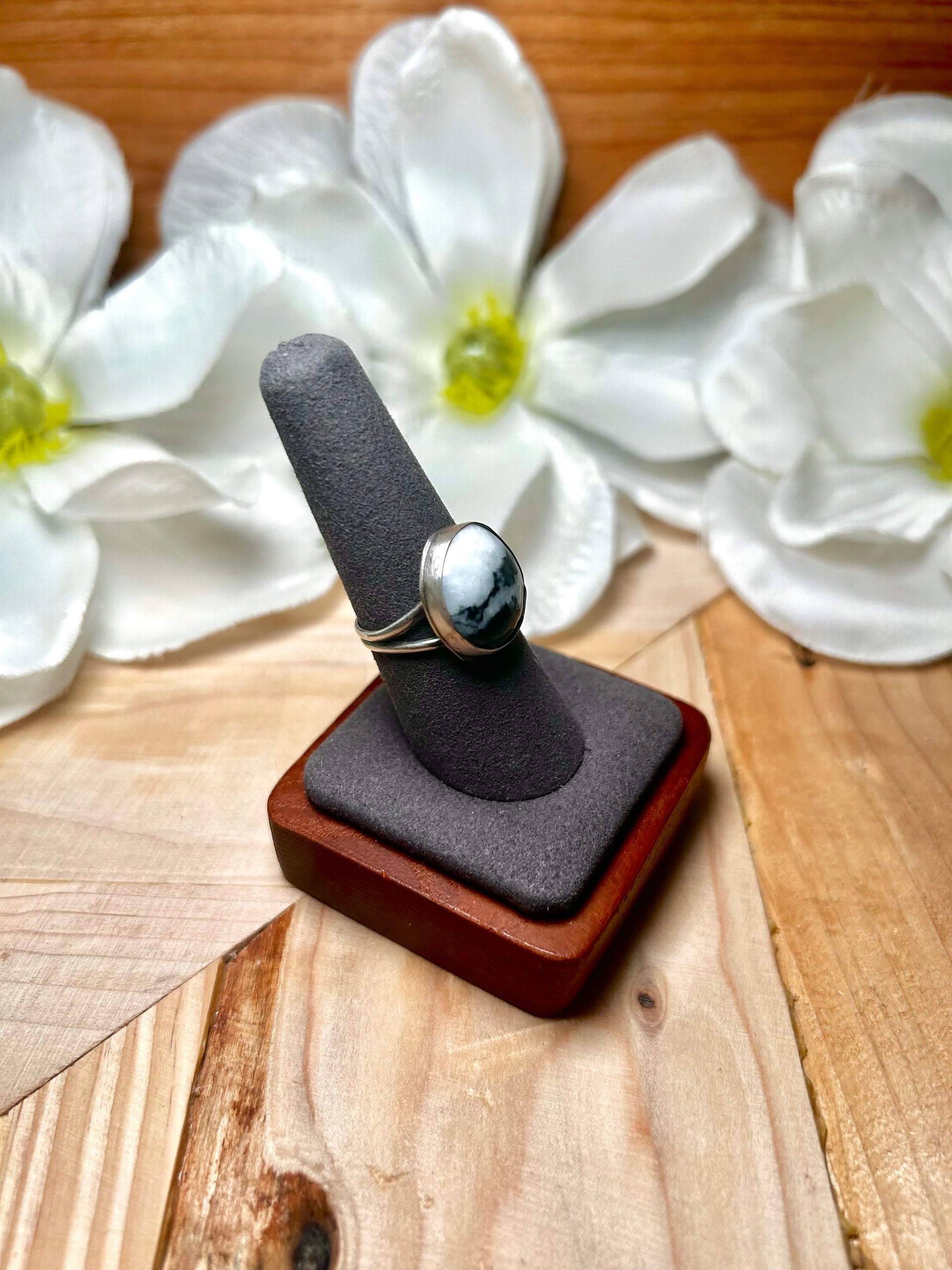 Navajo Made White Buffalo & Sterling Silver Ring Size 8.25