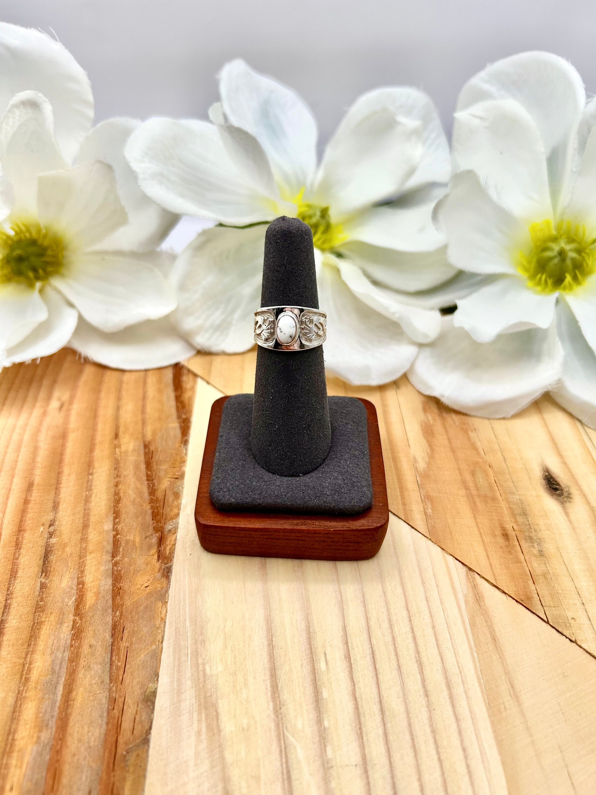 Julins Burbank White Buffalo & Sterling Silver Ring Size 6