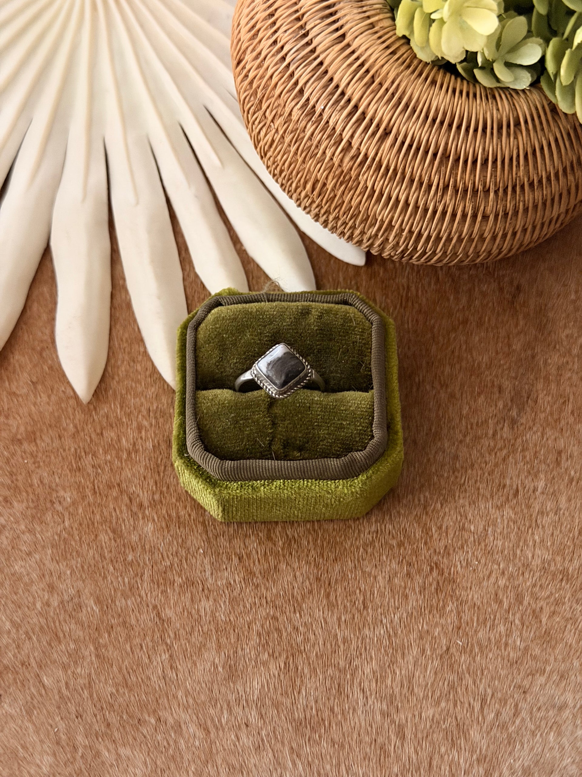 Navajo Made White Buffalo & Sterling Silver Ring Size 7.75