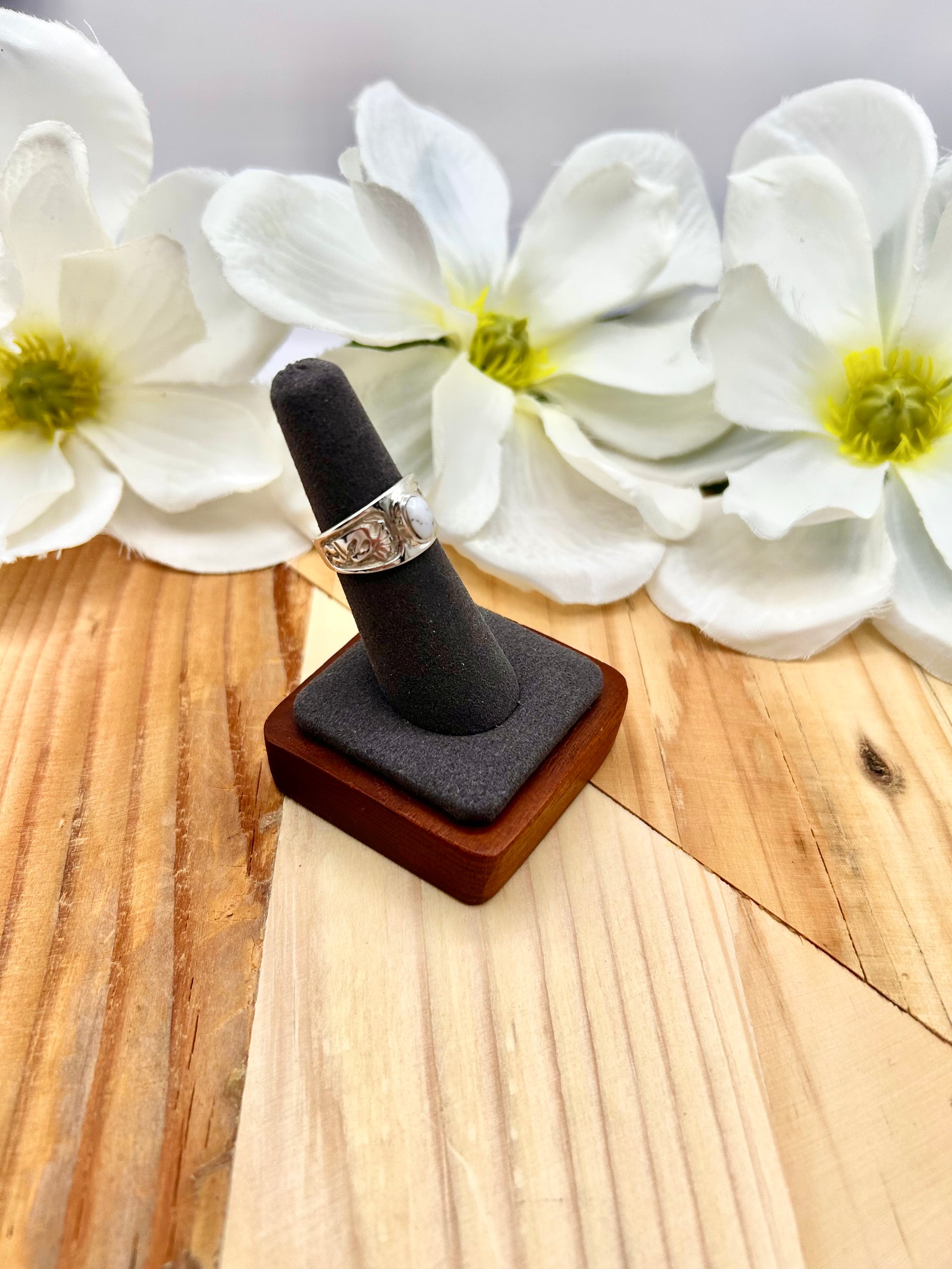 Julins Burbank White Buffalo & Sterling Silver Ring Size 6