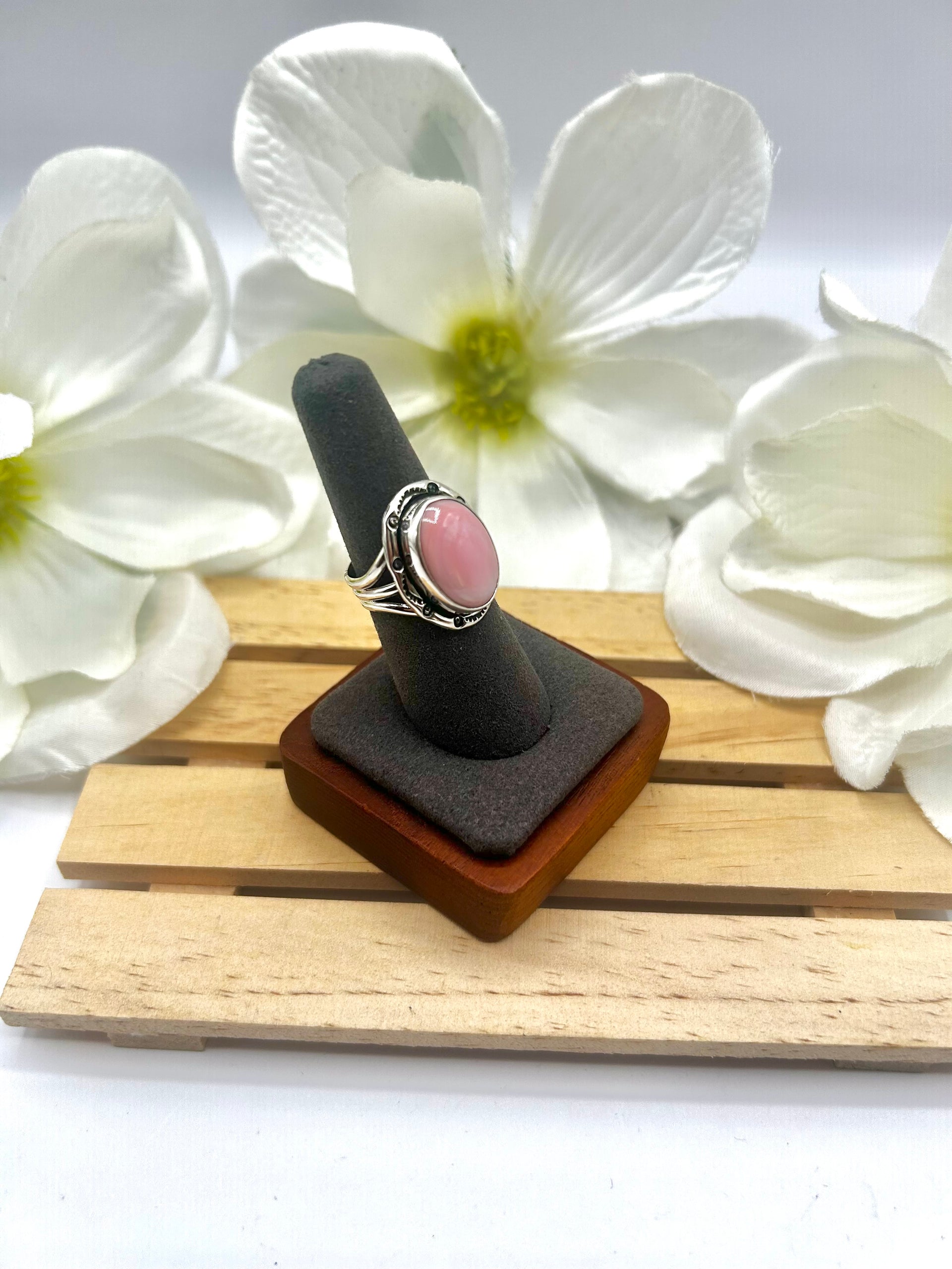 Navajo Made Pink Conch  & Sterling Silver Ring Size 7.5