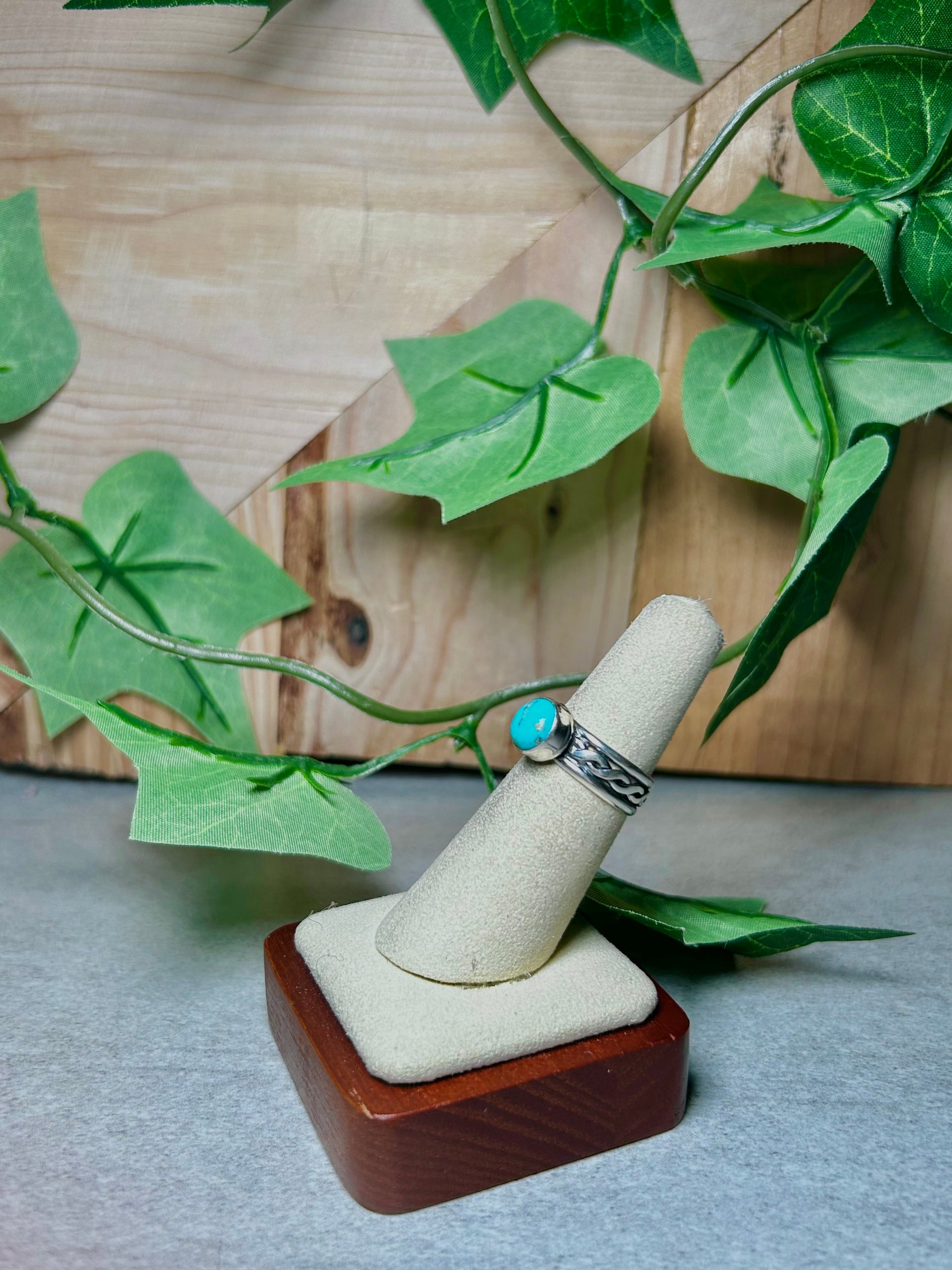 Navajo Made Kingman Turquoise and Sterling Silver Ring Size 5.75