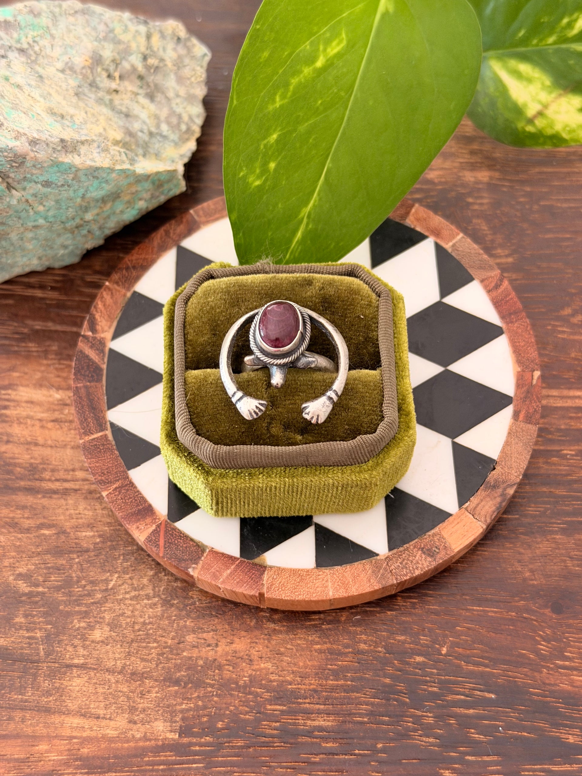 Navajo Made Purple Spiny Oyster & Sterling Silver Naja Ring Size 6