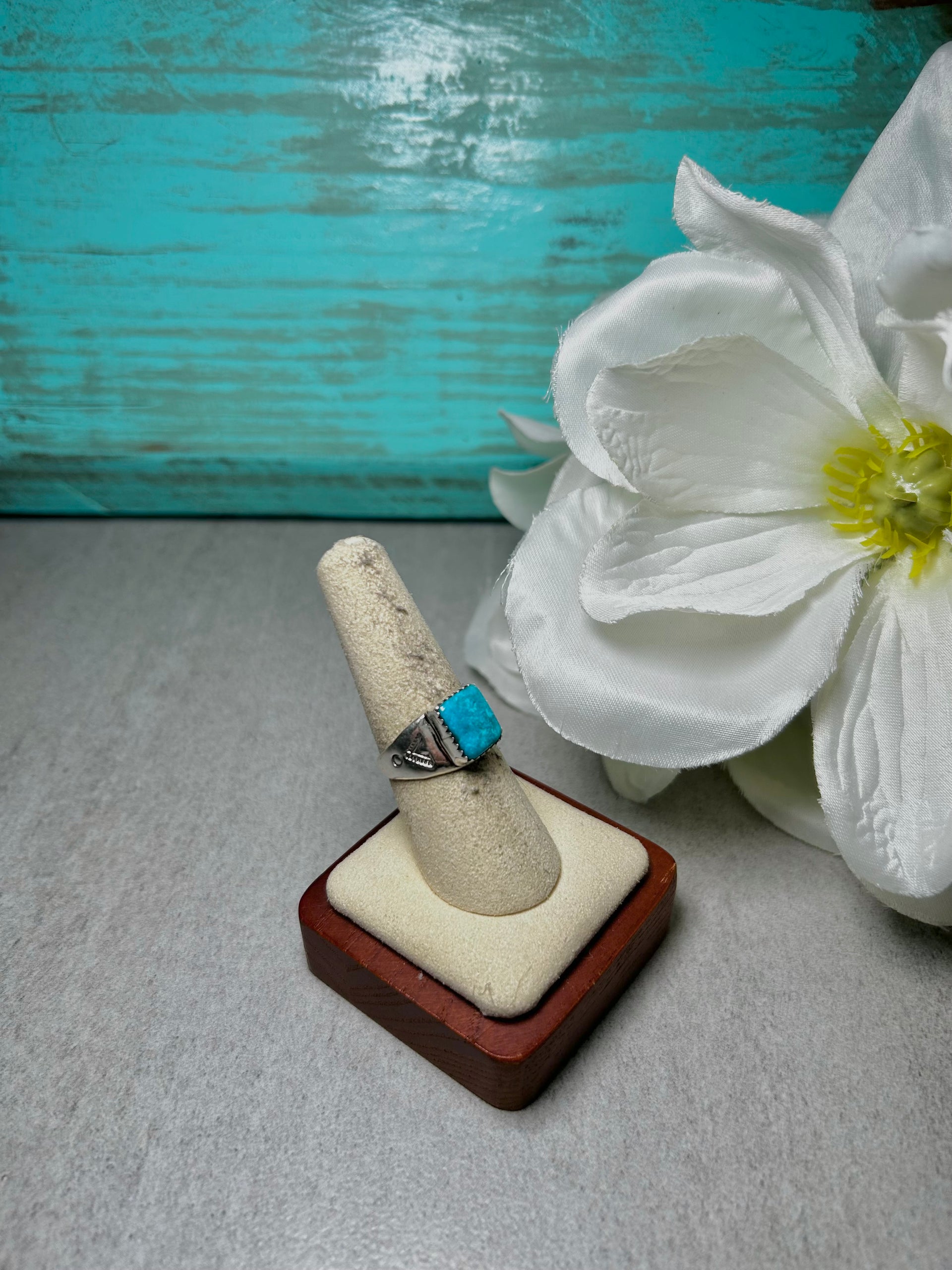 Navajo Made Kingman Turquoise & Sterling Silver Ring Size 7.75