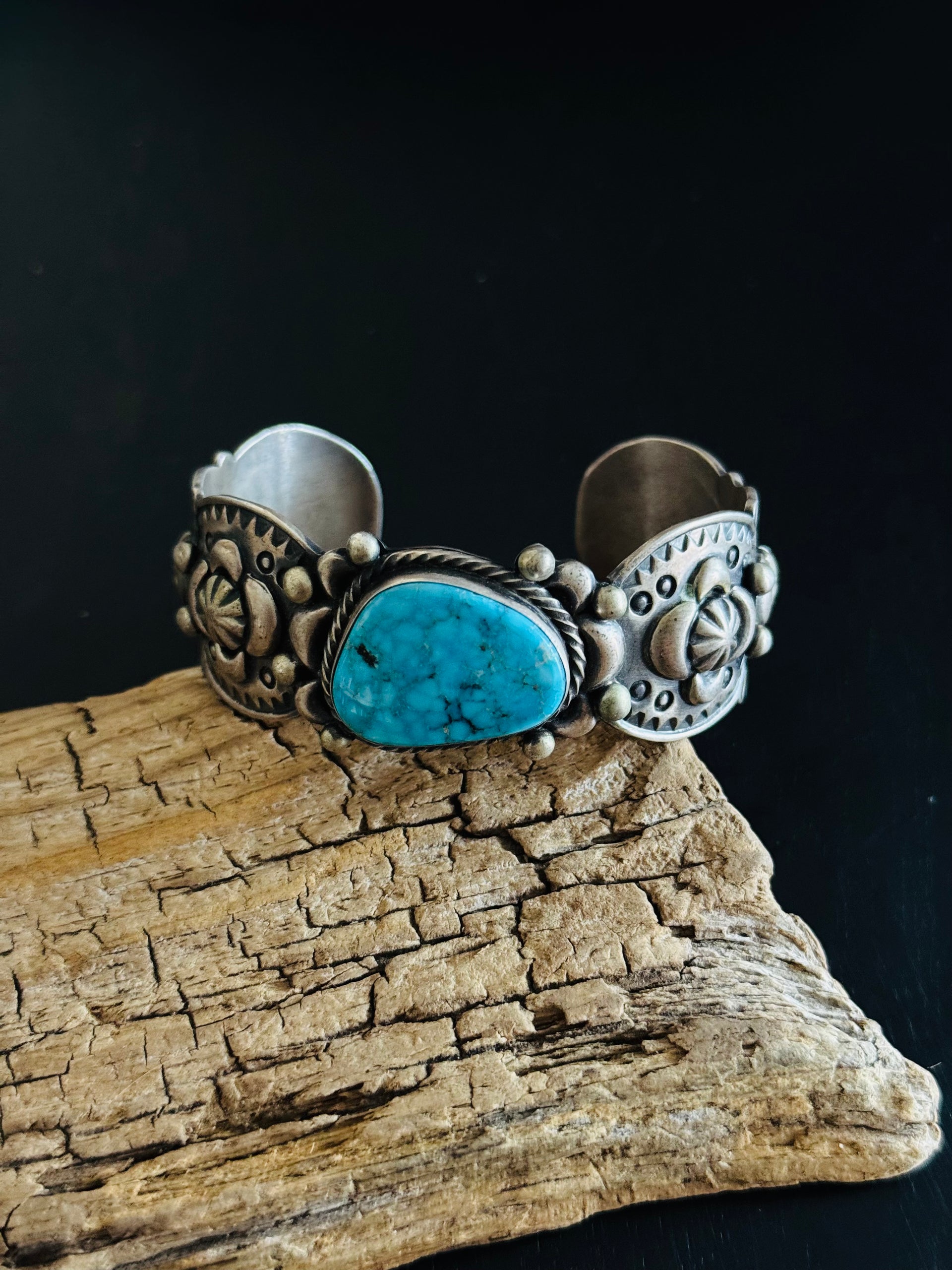 Navajo Made Birdseye Kingman Turquoise & Sterling Silver Cuff Bracelet