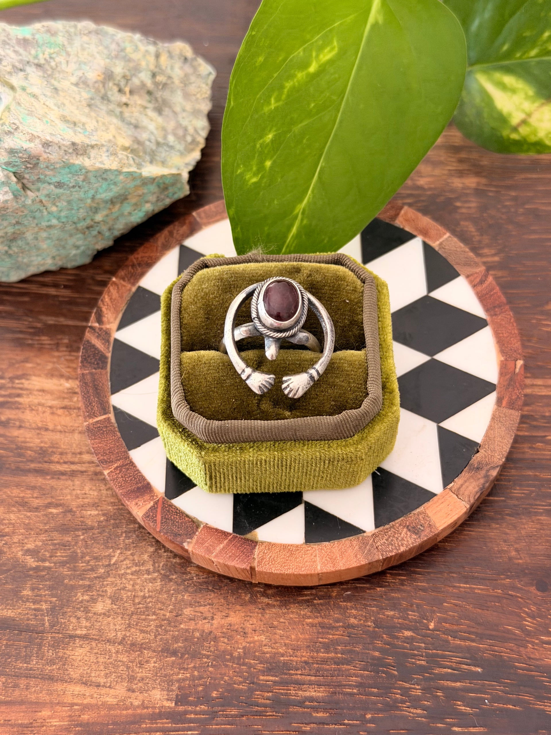Navajo Made Purple Spiny Oyster & Sterling Silver Naja Ring Size 8