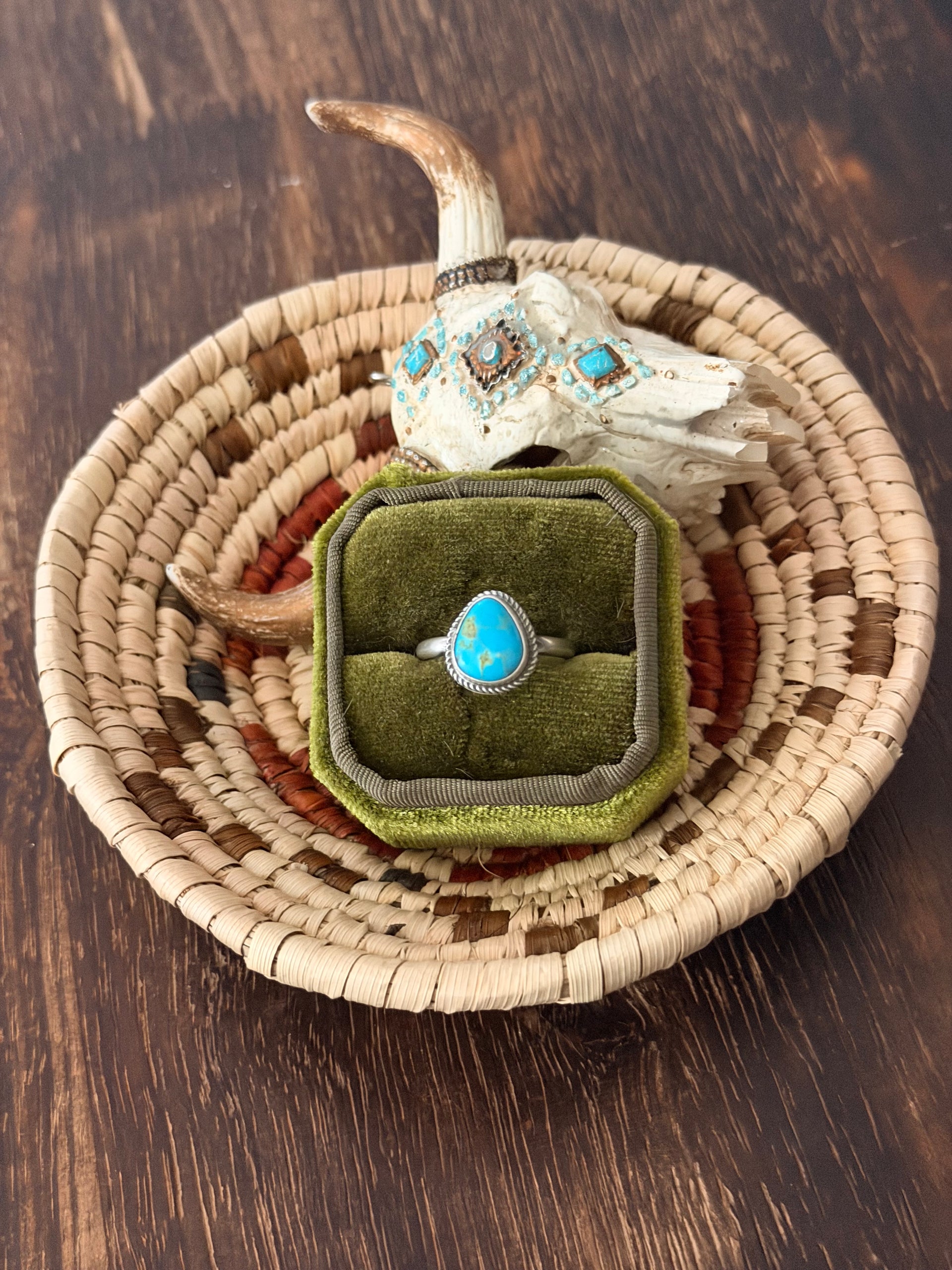 Navajo Made Kingman Turquoise & Sterling Silver Ring Size 8.25