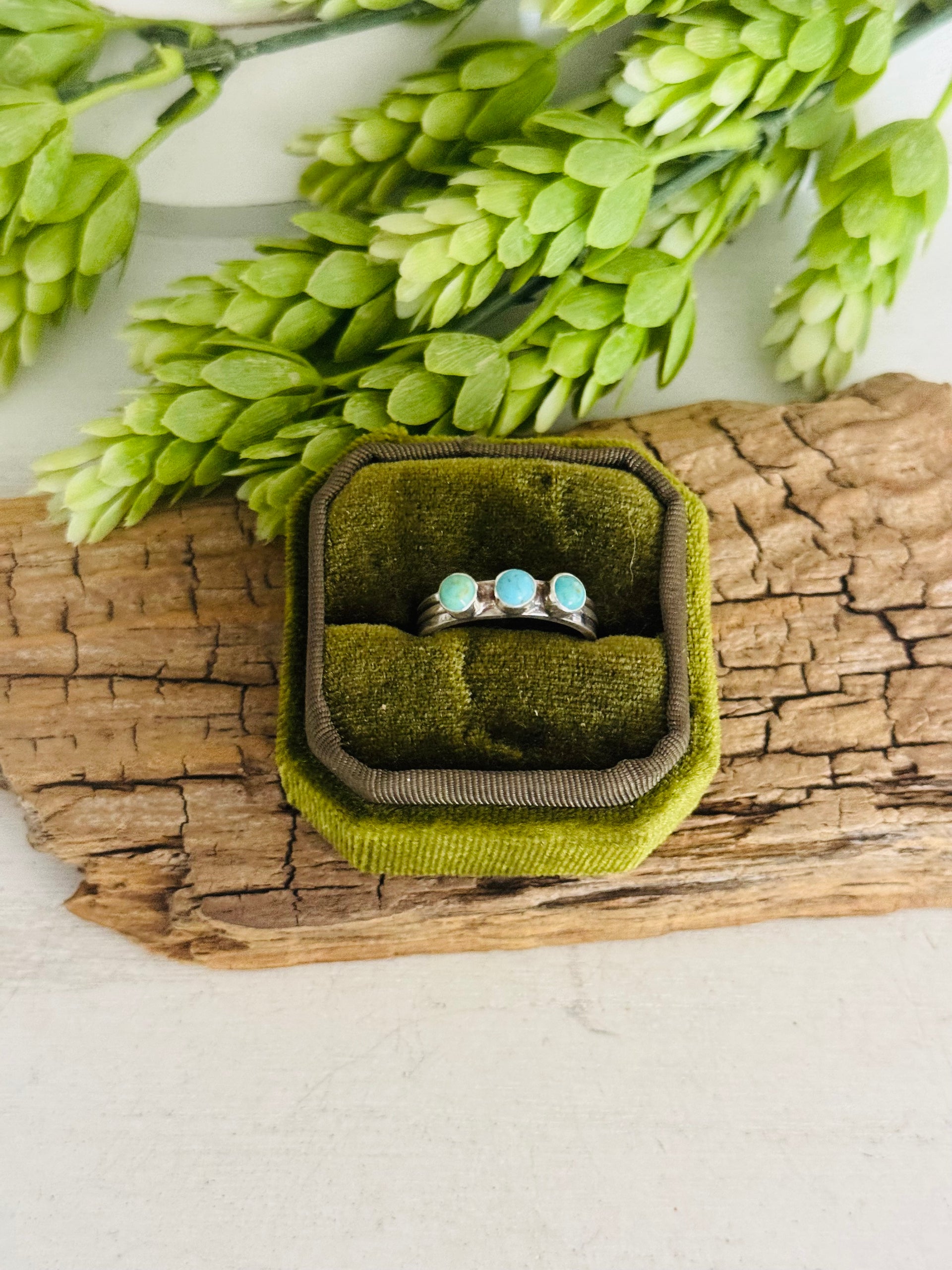 Navajo Made Kingman Turquoise & Sterling Silver Ring Size 7.75