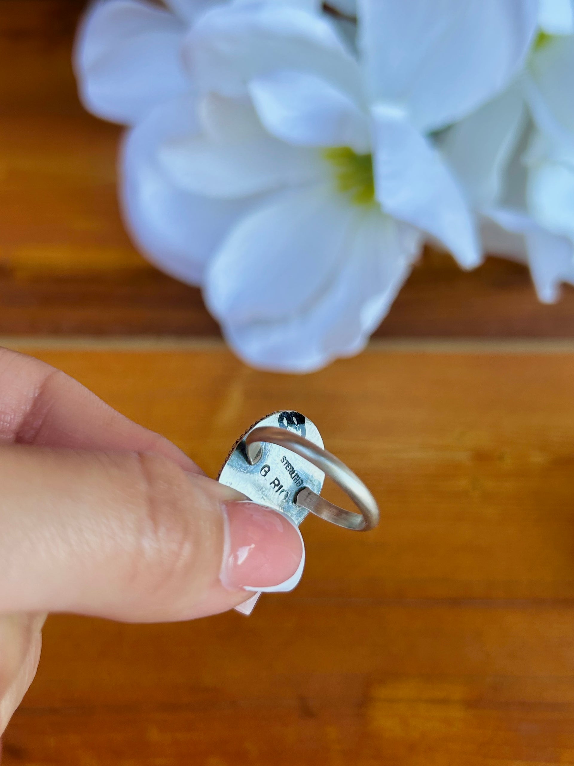 Navajo Made Black Spider-Web Kingman Turquoise & Sterling Silver Ring Size 8.25