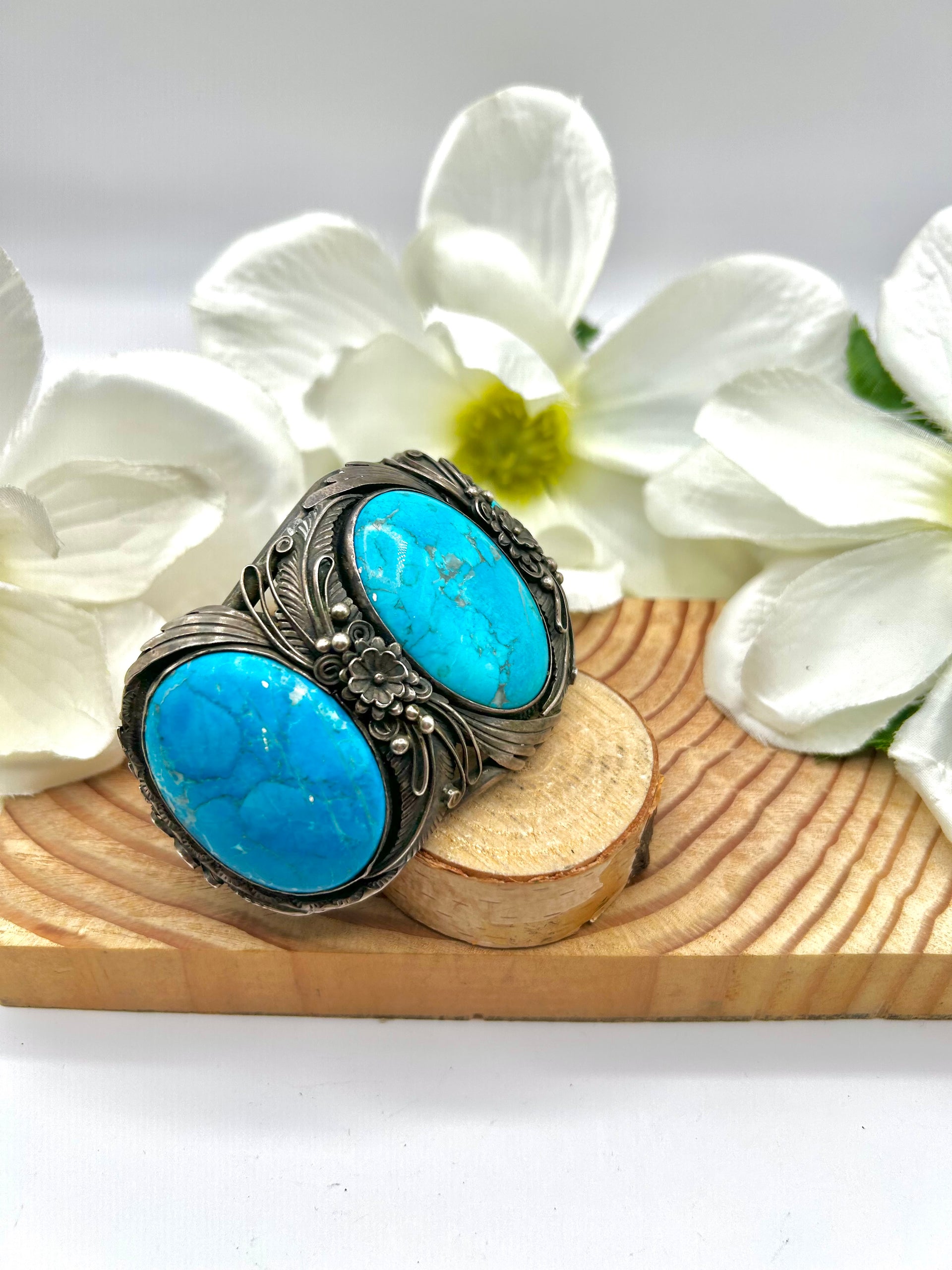 Vintage Navajo Made Kingman Turquoise  & Sterling Silver Cuff Bracelet