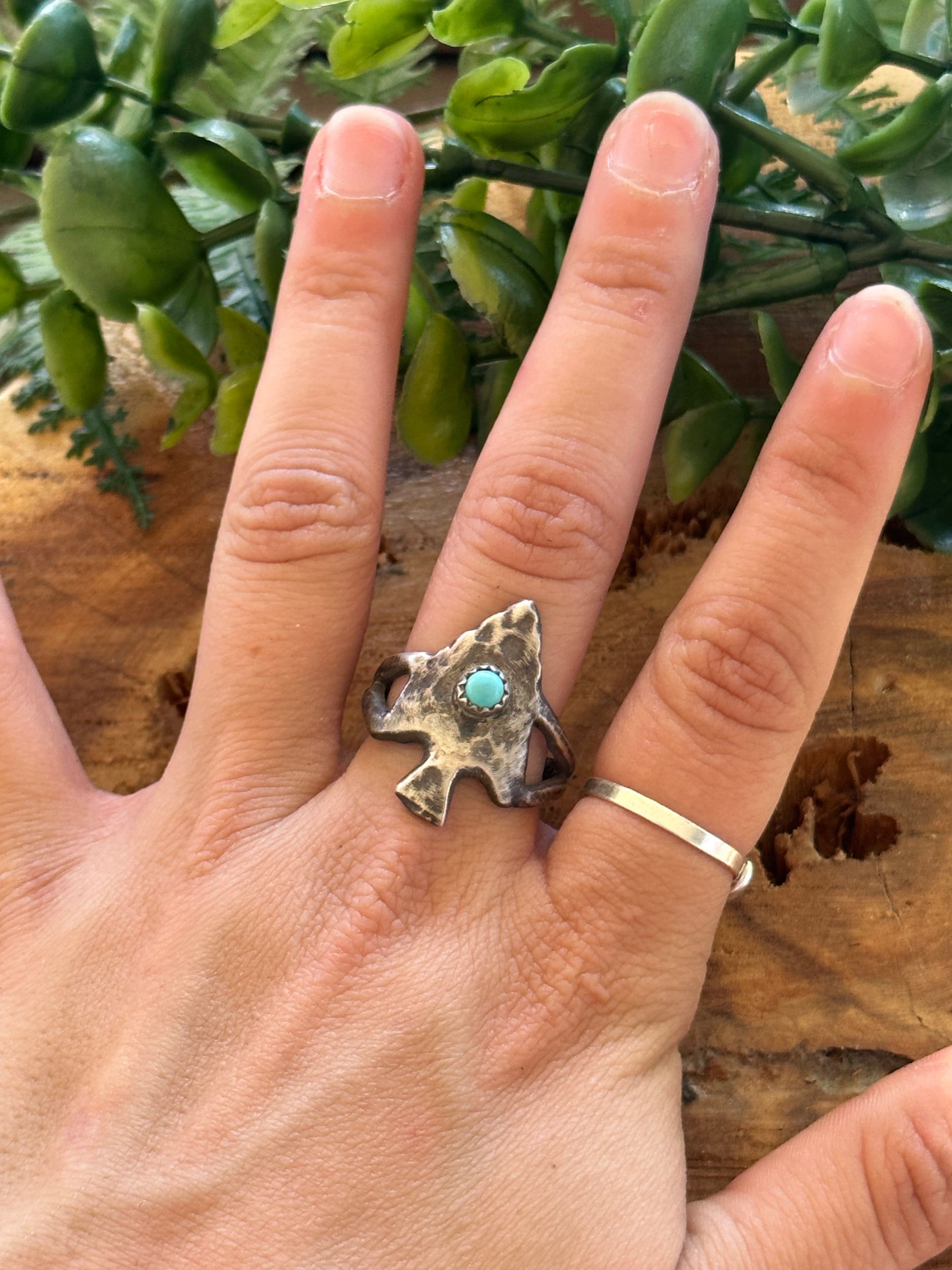 Navajo Made Kingman Turquoise & Sterling Silver Arrow Ring Size 9.75