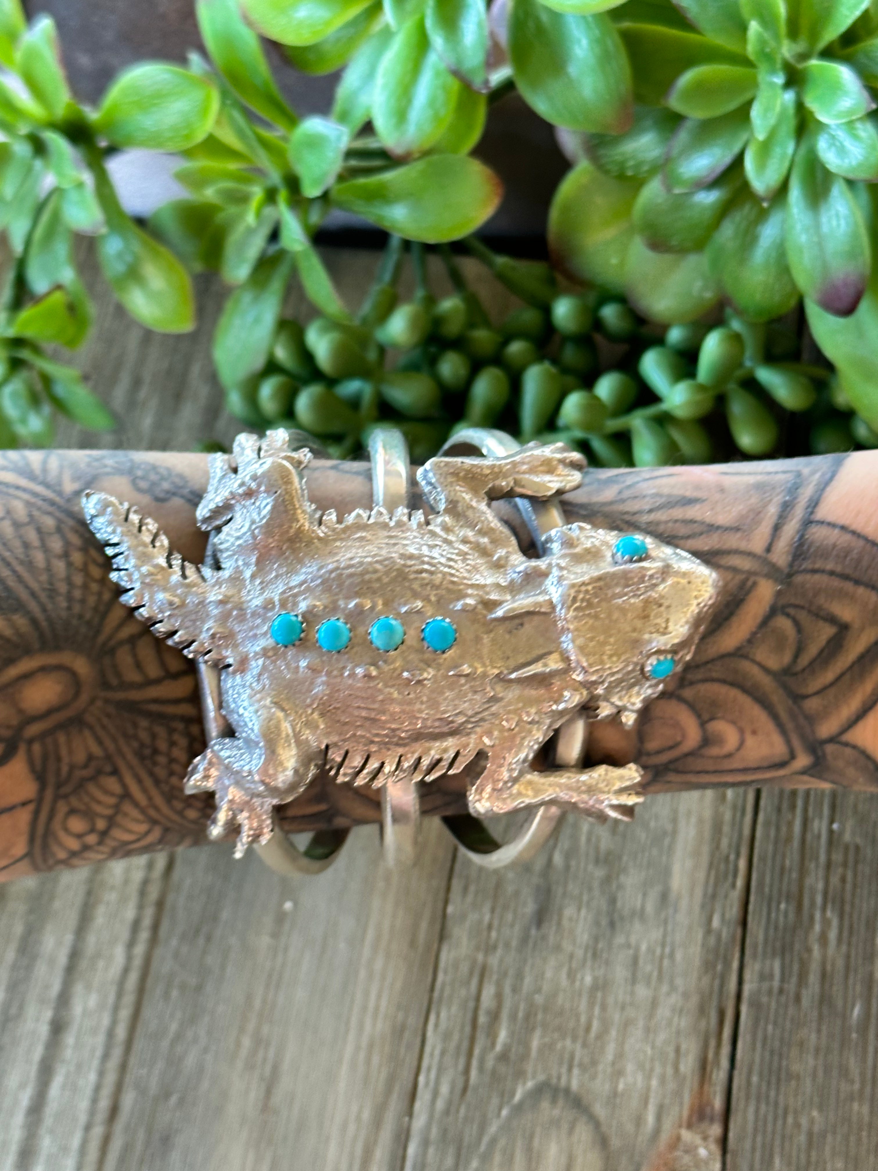 Navajo Made Kingman Turquoise & Sterling Silver Horny Toad Cuff Bracelet