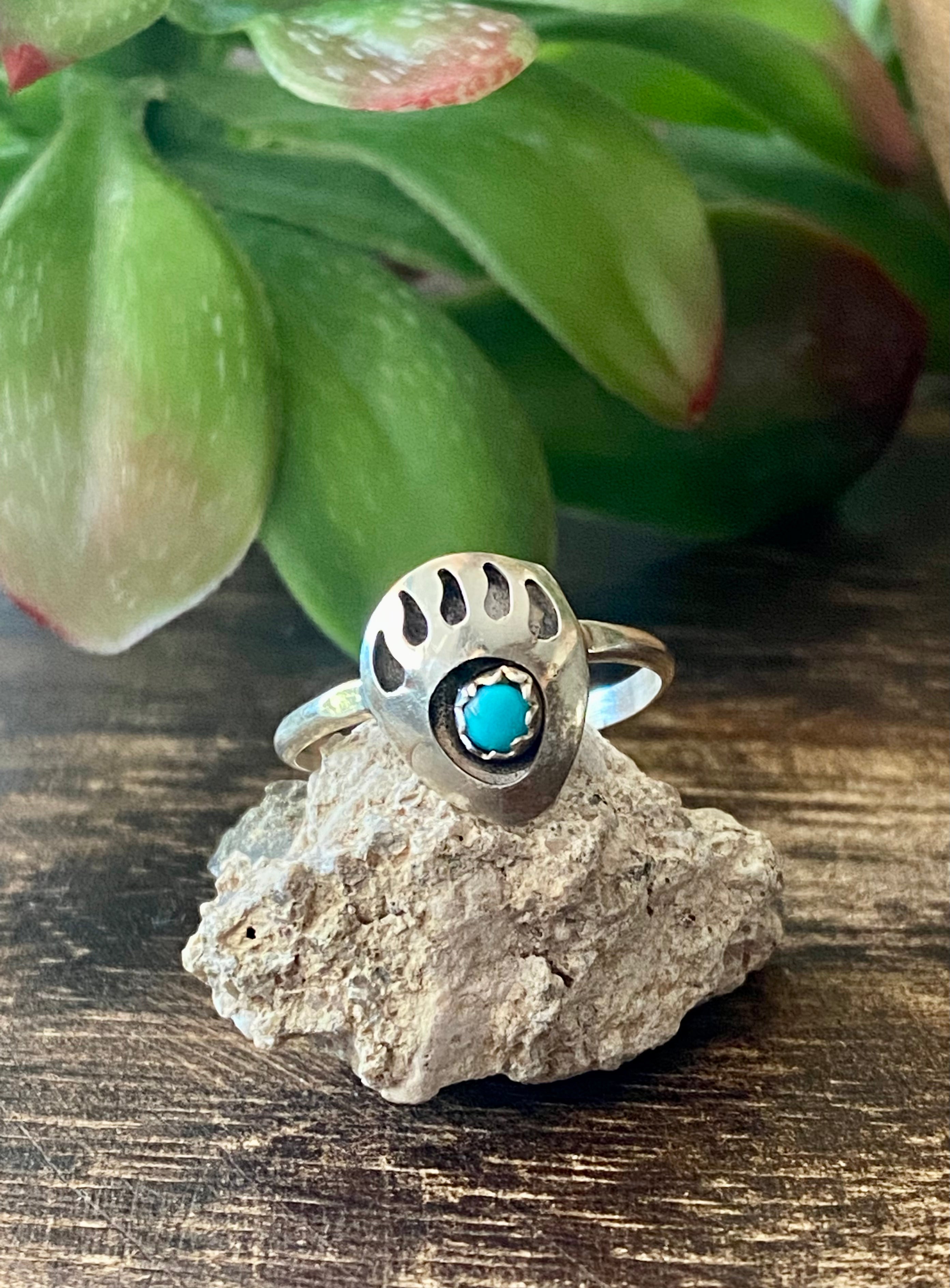 Navajo Made Sterling Silver Bear Claw Ring Size 7.25