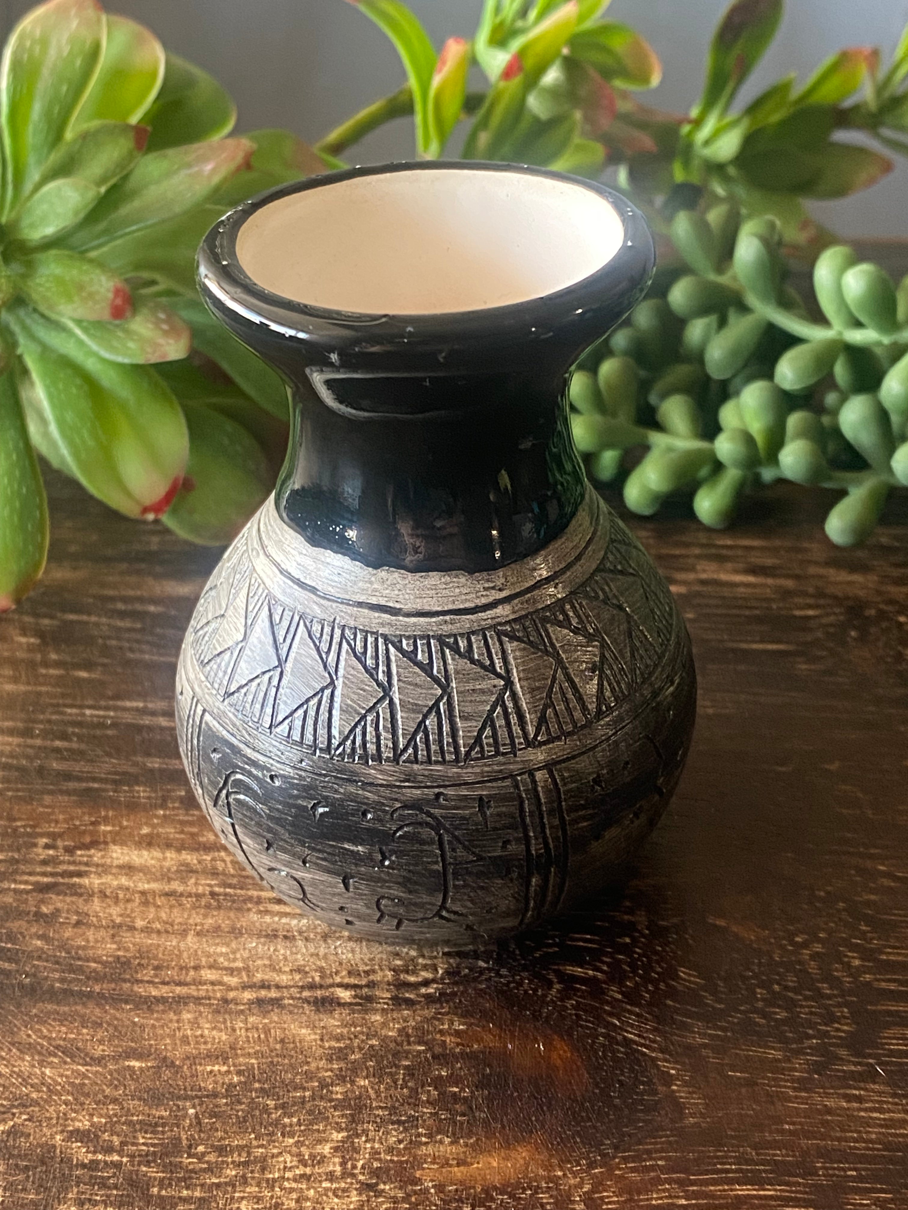 Kayla John Navajo Made Pottery