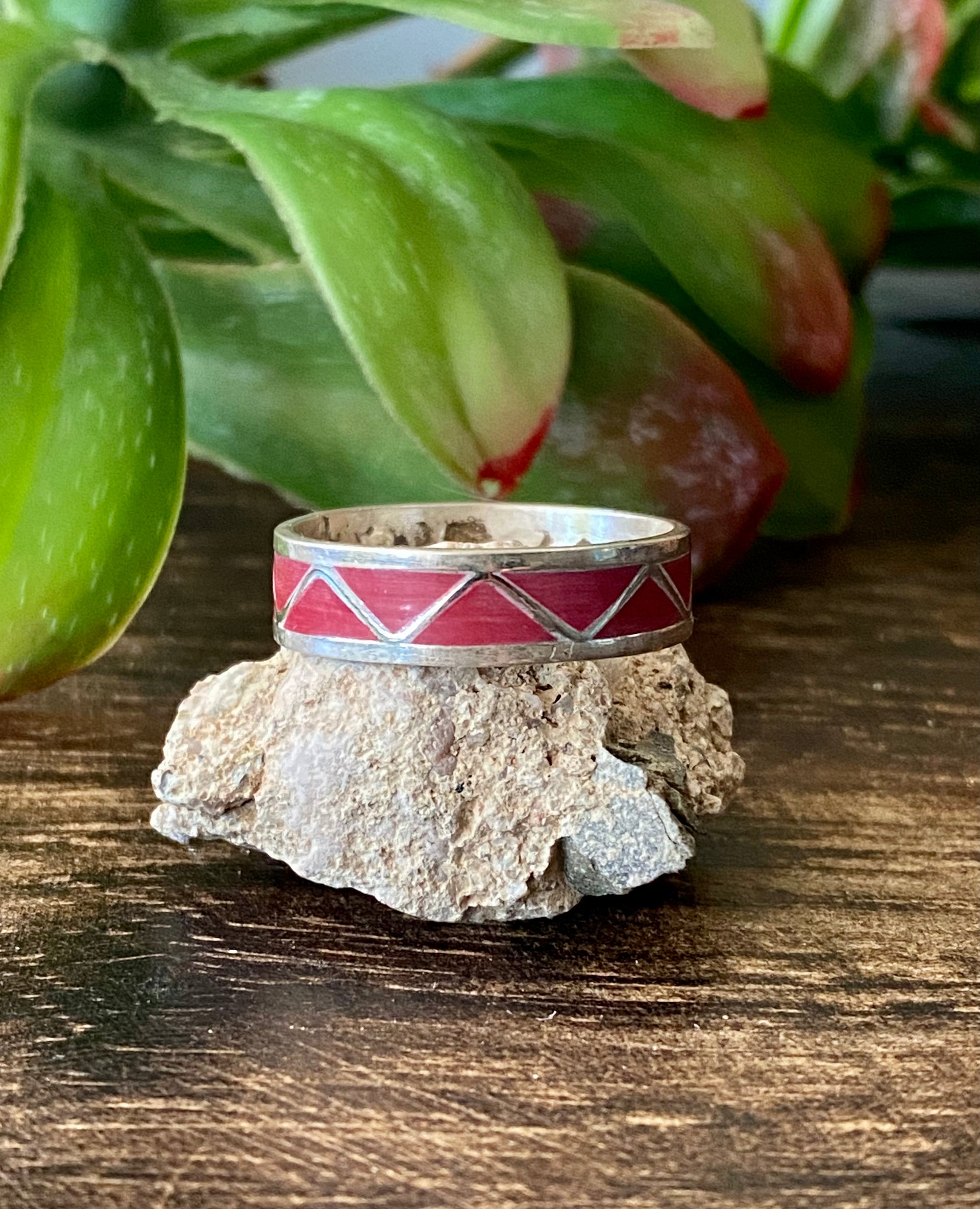 Roger Morgan Coral & Sterling Silver Inlay Band Ring Size 8.75
