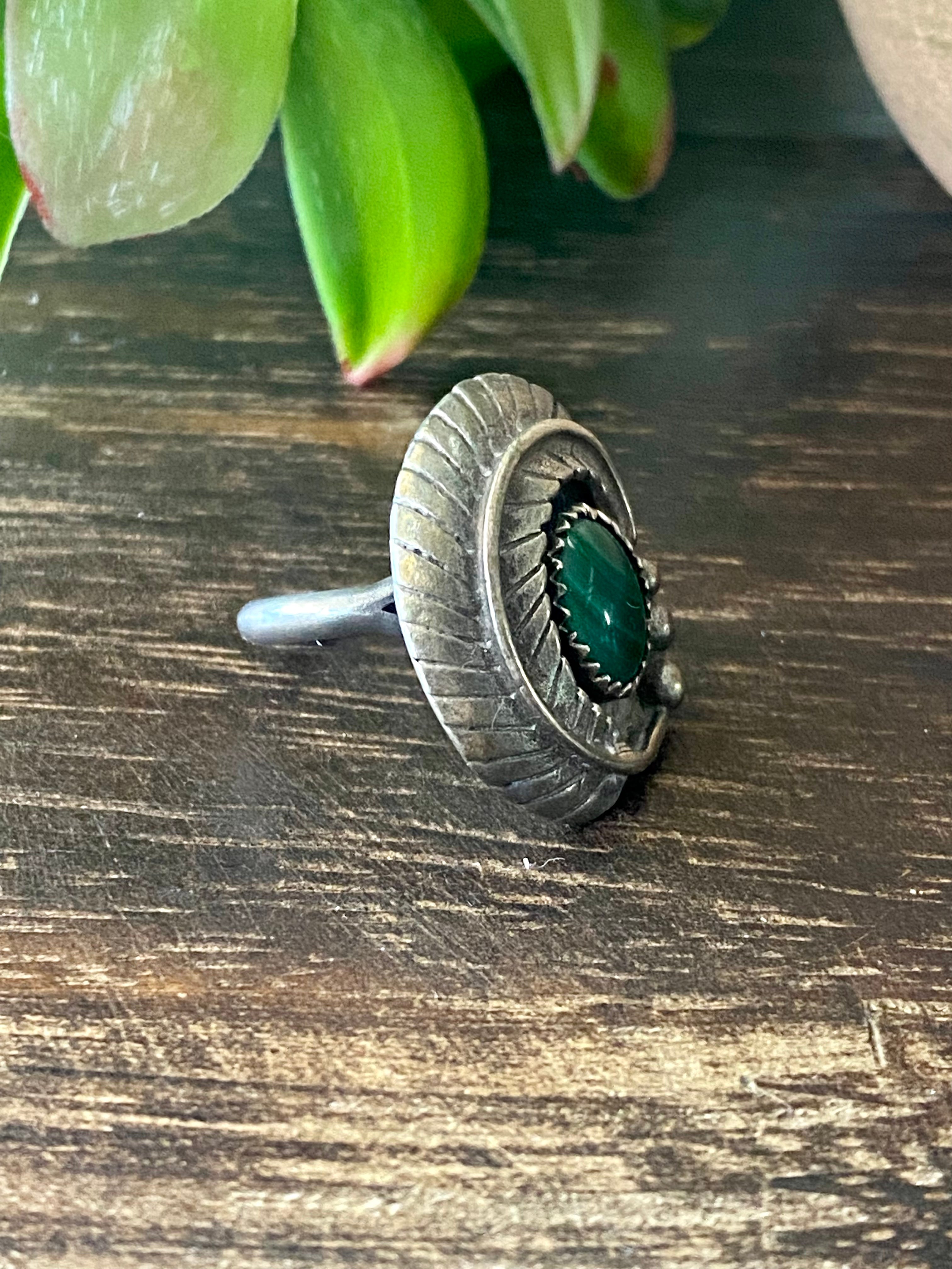 Vintage Navajo Made Malachite & Sterling Silver Feather Ring Size 5.25