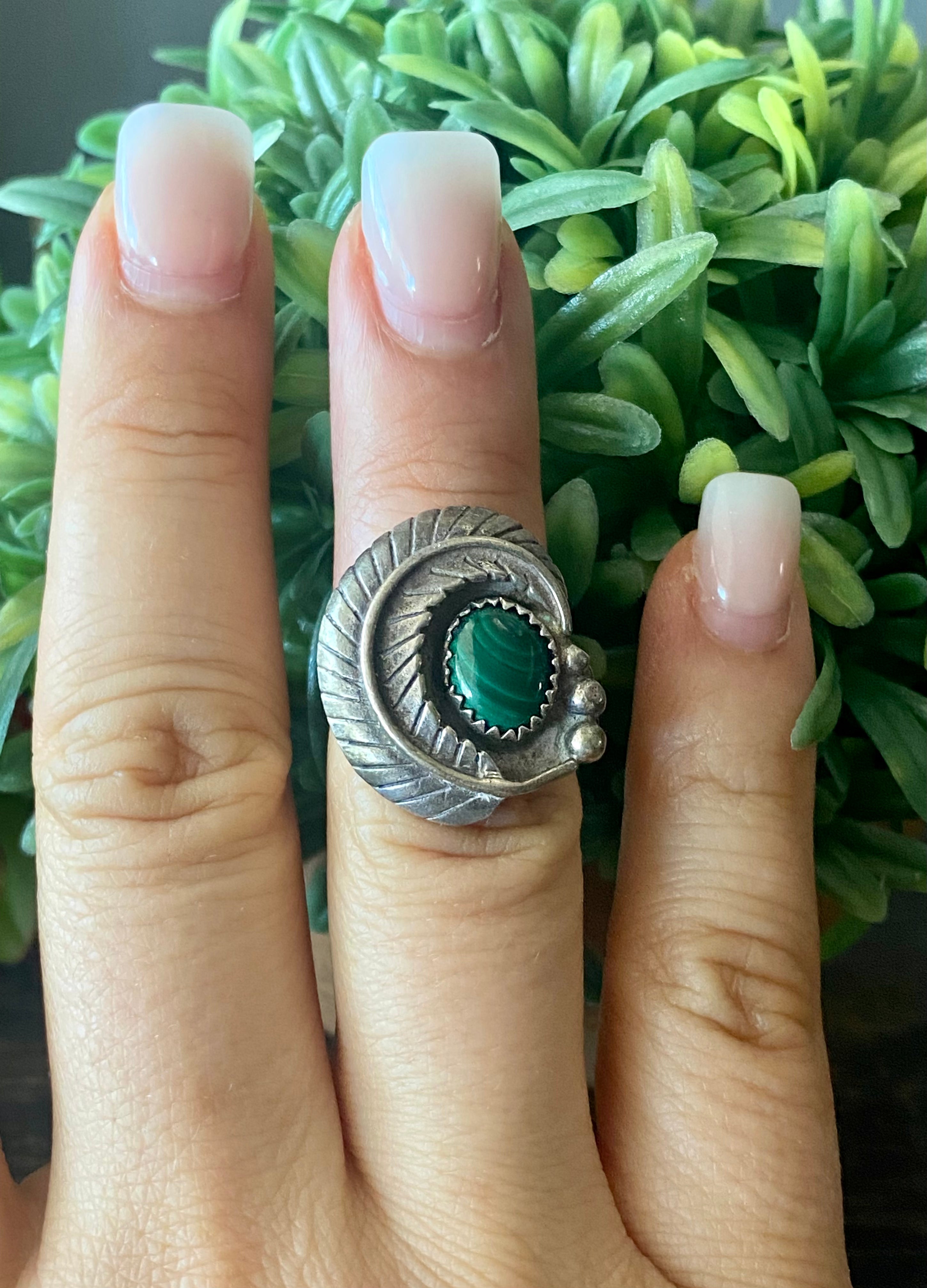 Vintage Navajo Made Malachite & Sterling Silver Feather Ring Size 5.25