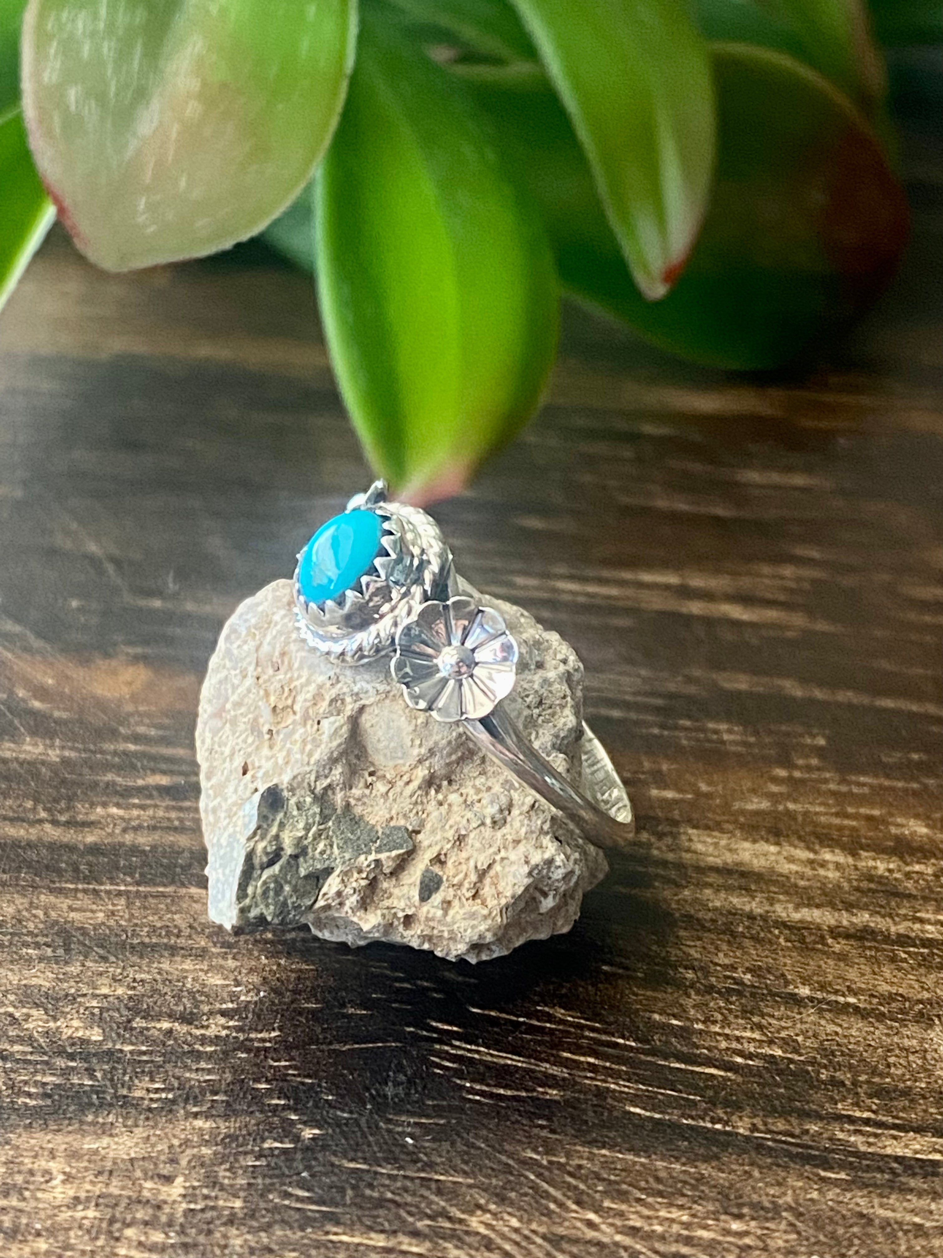 Navajo Made Turquoise & Sterling Silver Ring Size 8